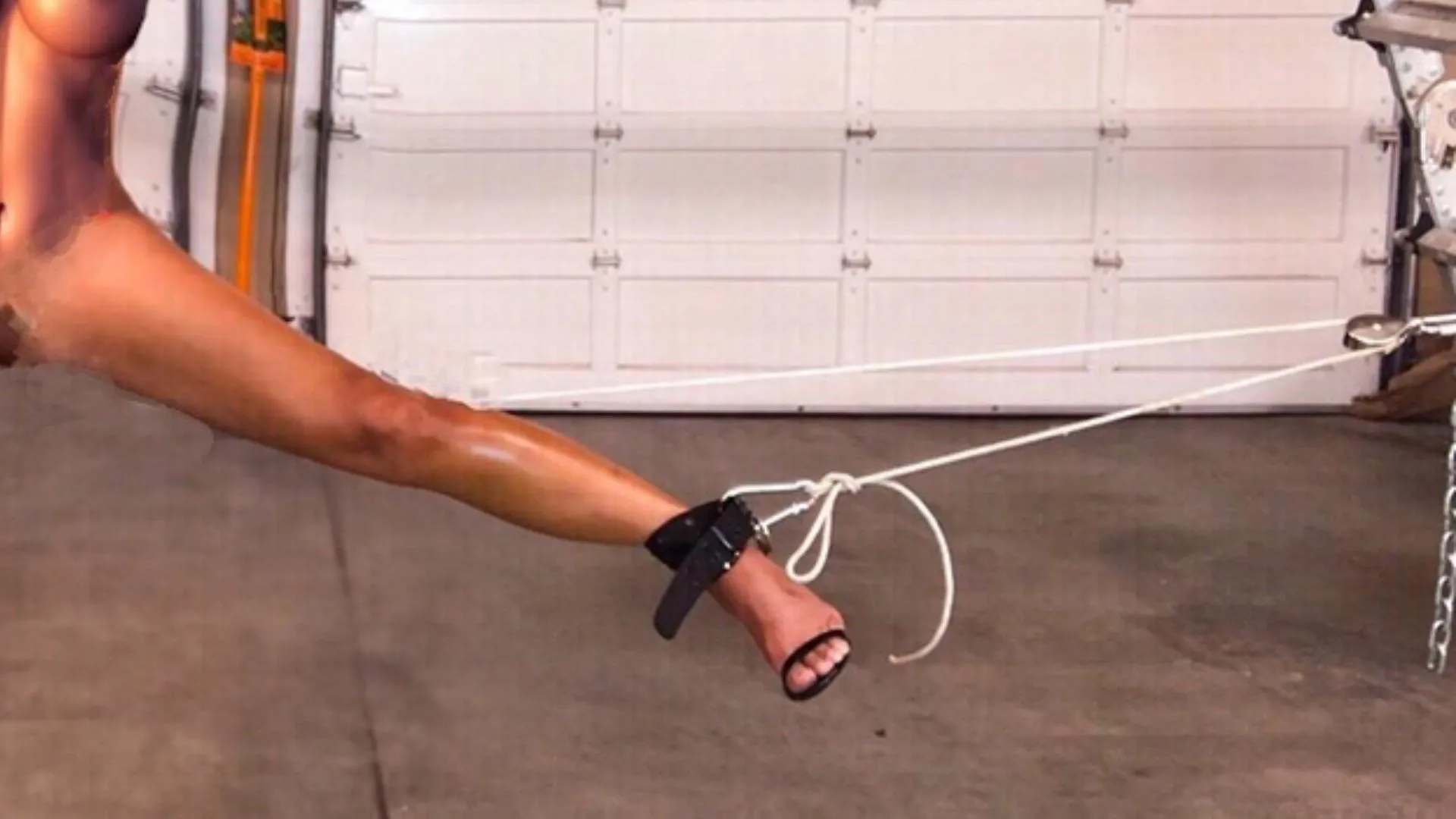 Selfbondage Spreadeagle suspension