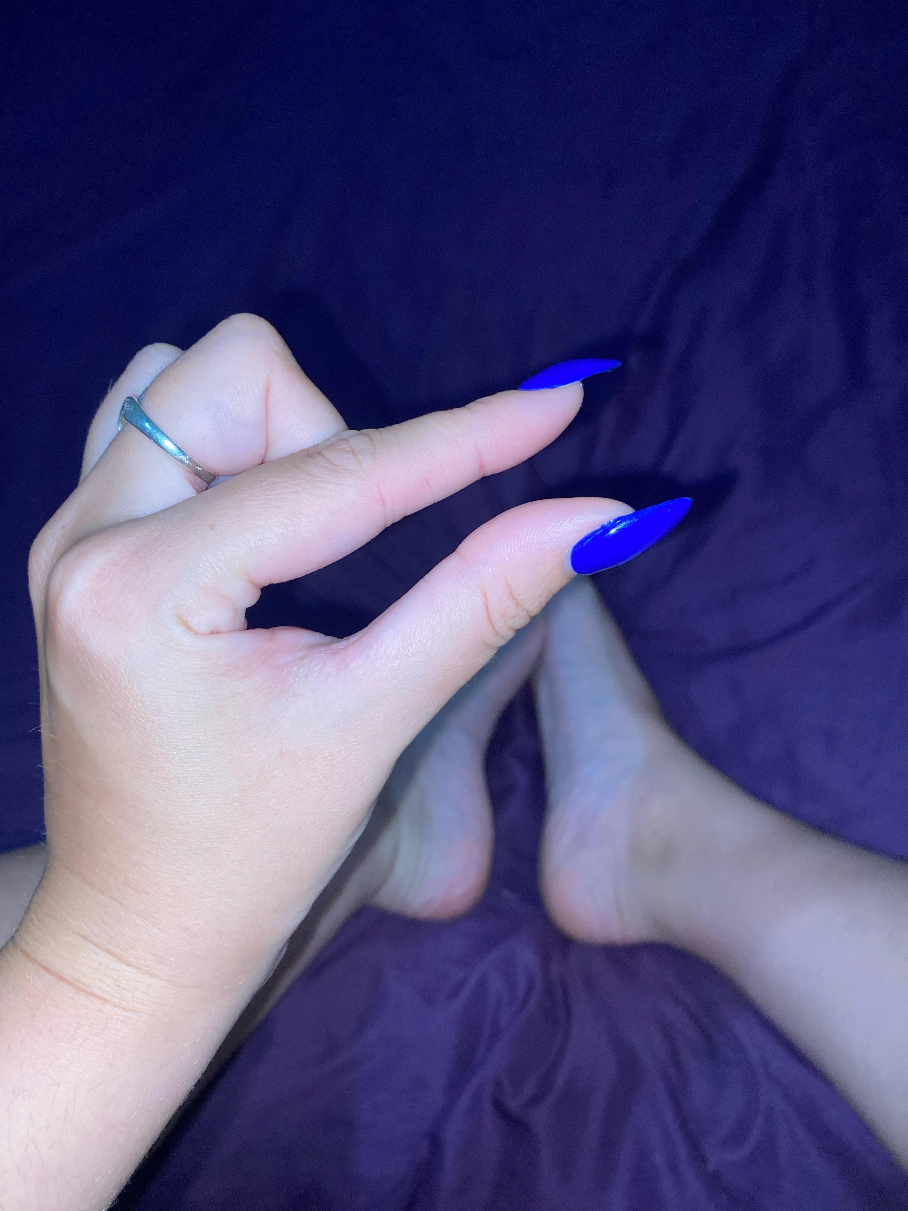 You are a little loser. My toes are bigger than you