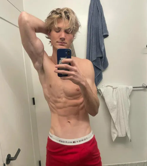 20, am I twink or twunk?