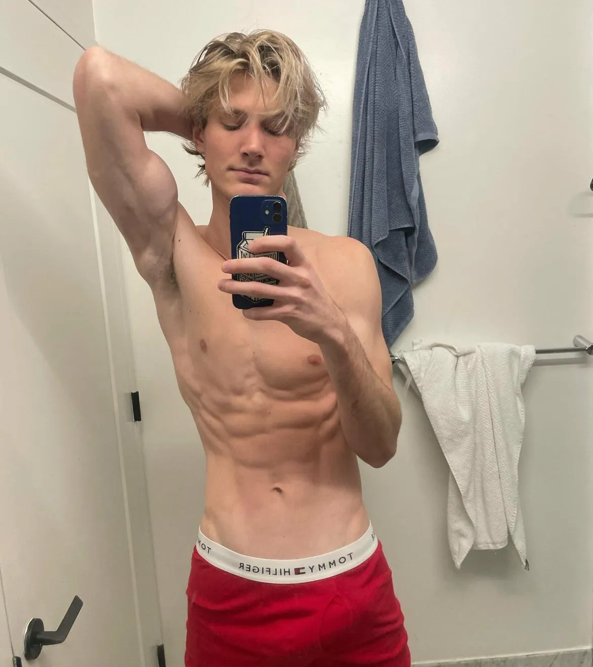 20, am I twink or twunk?