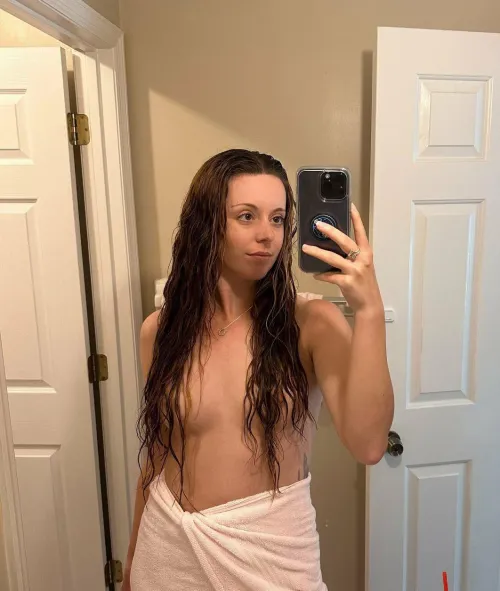 20[F4M] Pertty horny available facetime on my Tg: @denna45x