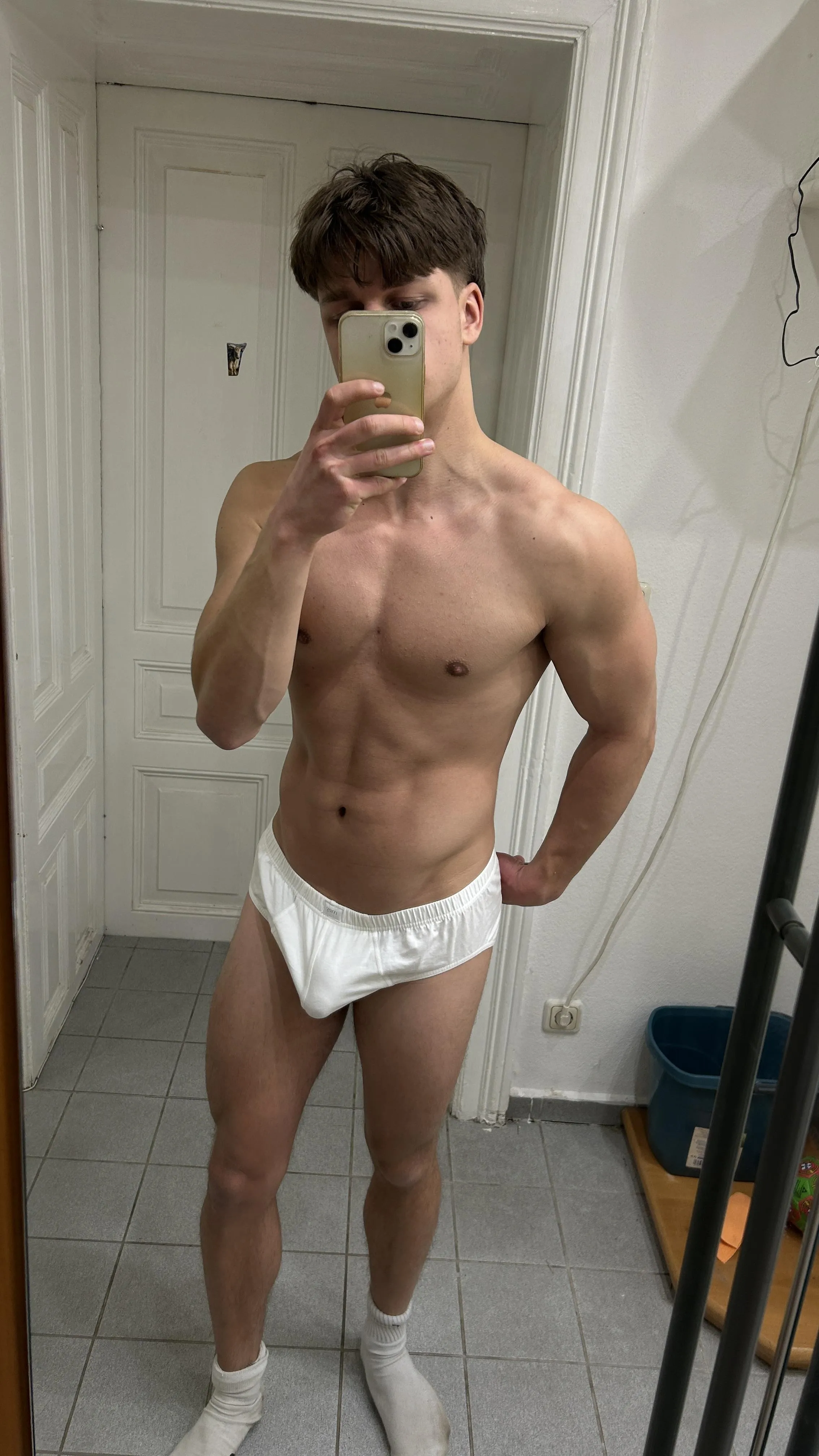 [20]Rate my bulge from 1 to 10