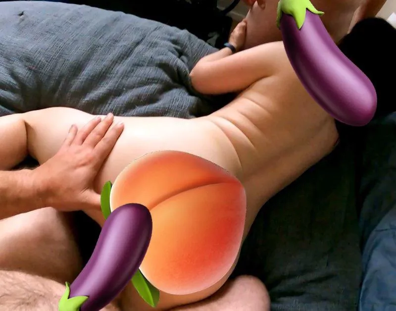 29 [MF4M] #Banff #Calgary Looking for Asian or Latino male for threesome