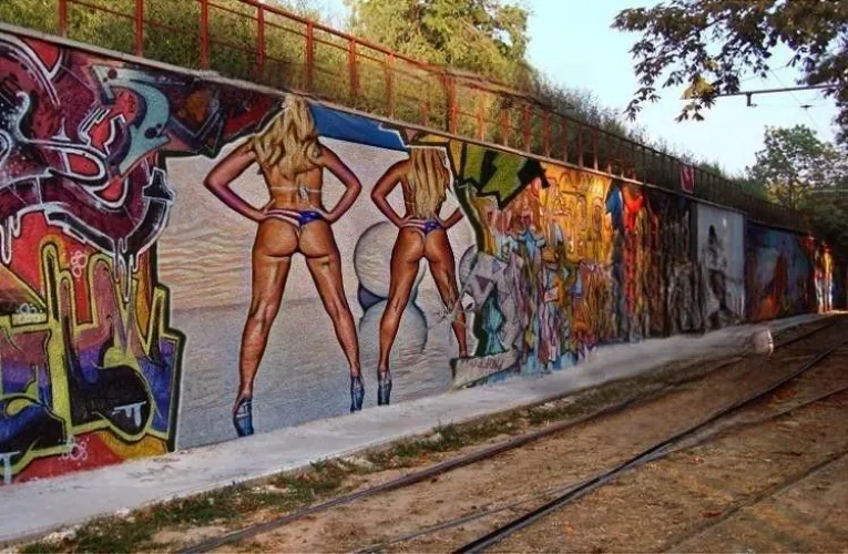 A graffiti artist paid tribute to Anikka and Kelsi