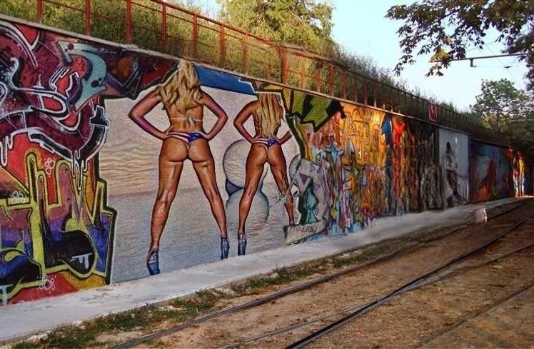 A graffiti artist paid tribute to Anikka and Kelsi