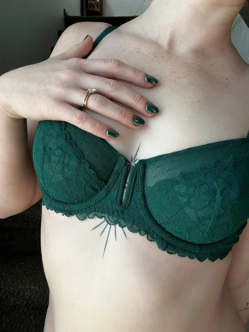 Any love for a small chest with lots of freckles? ✨