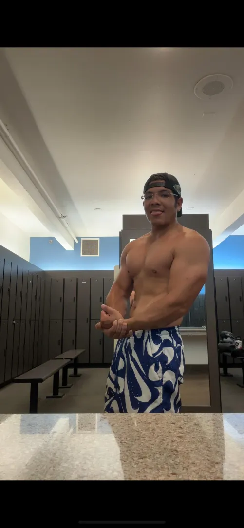 Anyone wanna hang out I can host dm me im in Kona let's have a good time