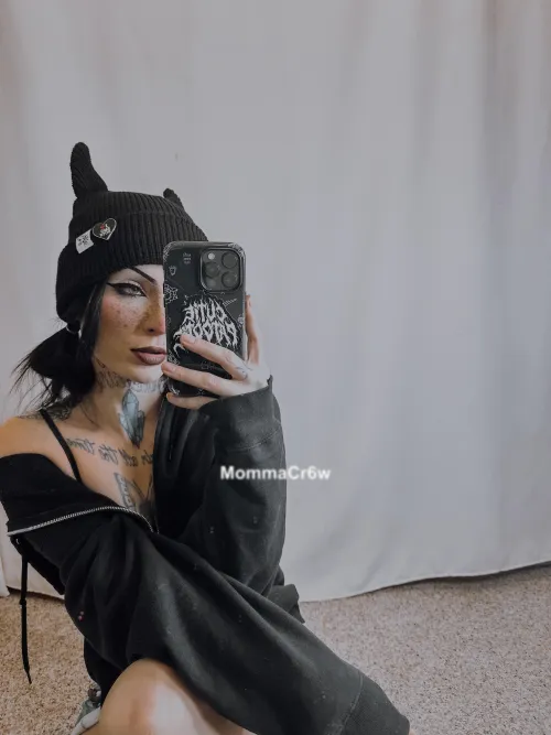 chill, clingy, vibey gf. 🫶