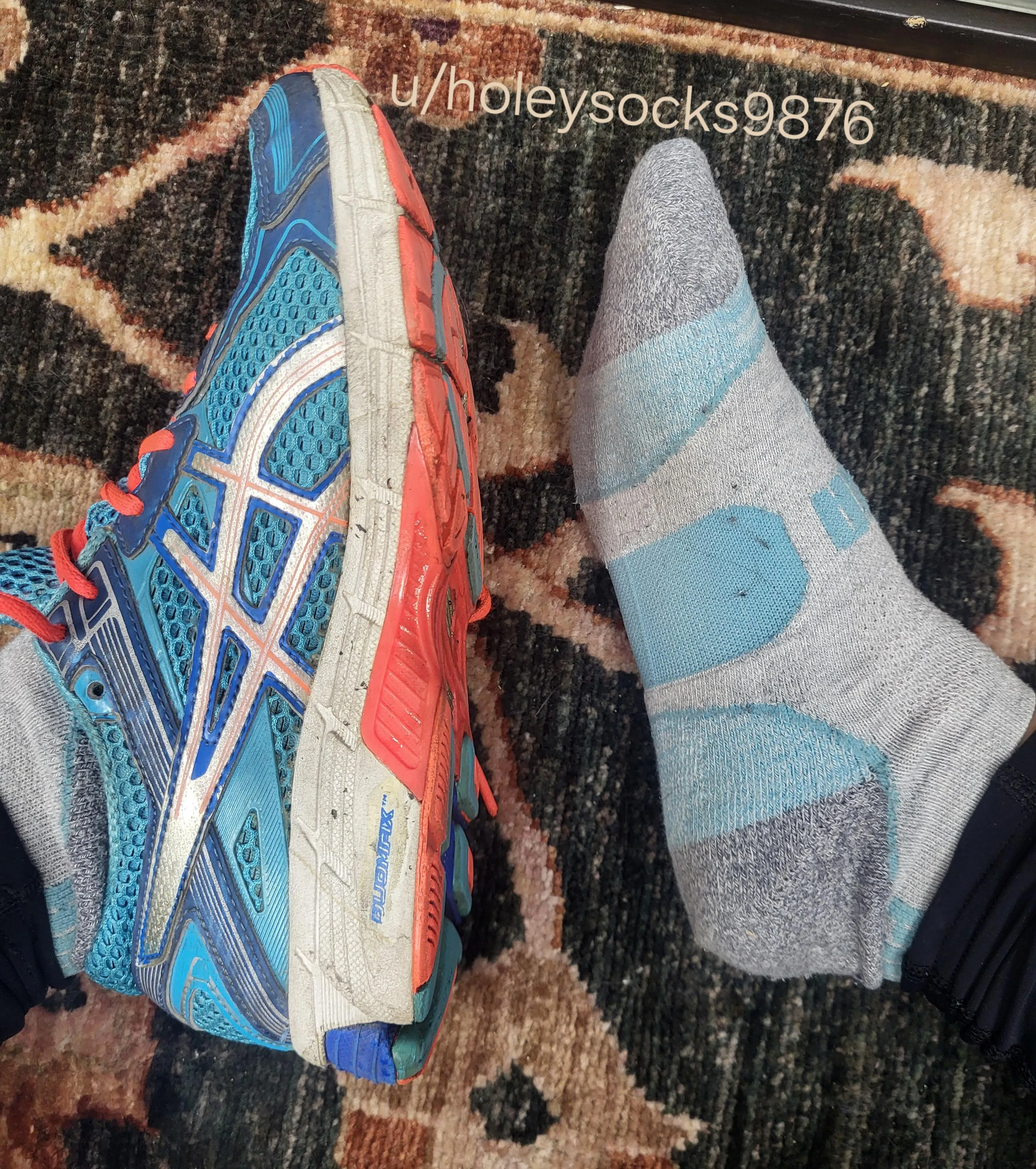 [F] Day 2 of sweaty jogging in these girlies 💦