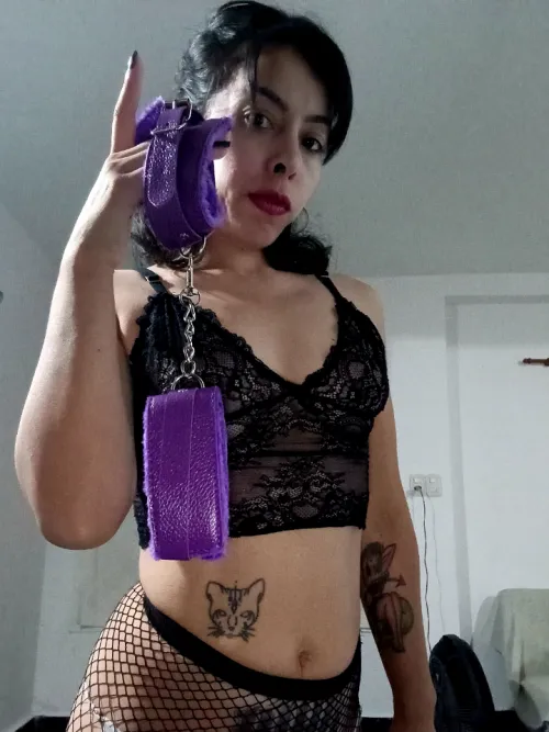 Hands up or hands tied? Your choice. 🔗👑