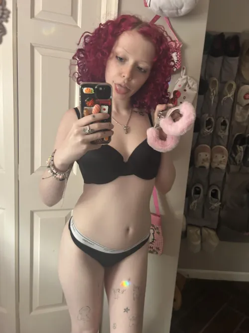 Hehe hiii daddy I’m 18F ! 🙈🙊