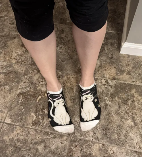 Here's another cute preworn pair (4 days of wear). I've bought and sold this set twice 😂