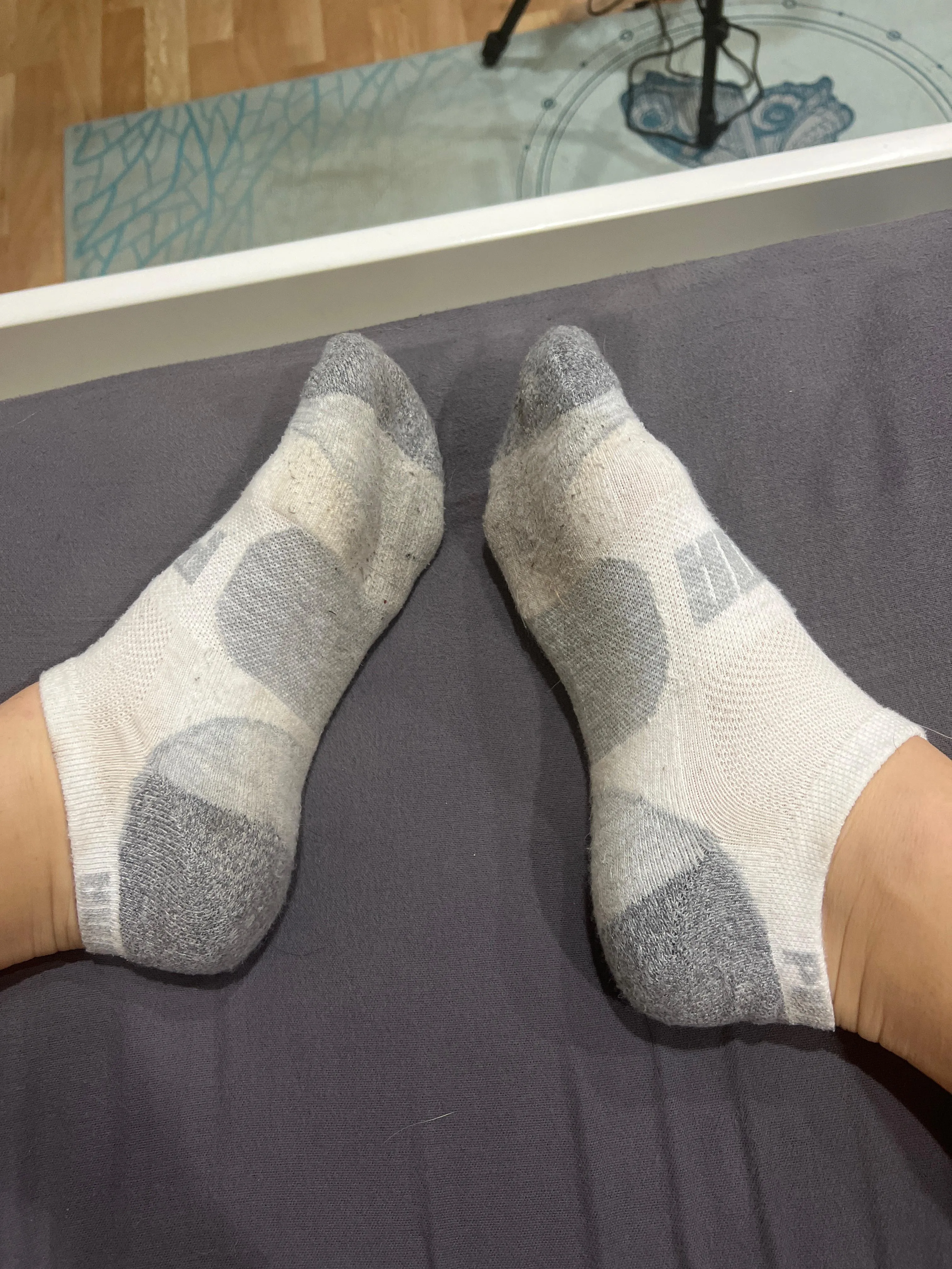 I have to hold my breath when I take my socks after a workout… would you dare sniff them?🏃‍♀️🙈💗[f]
