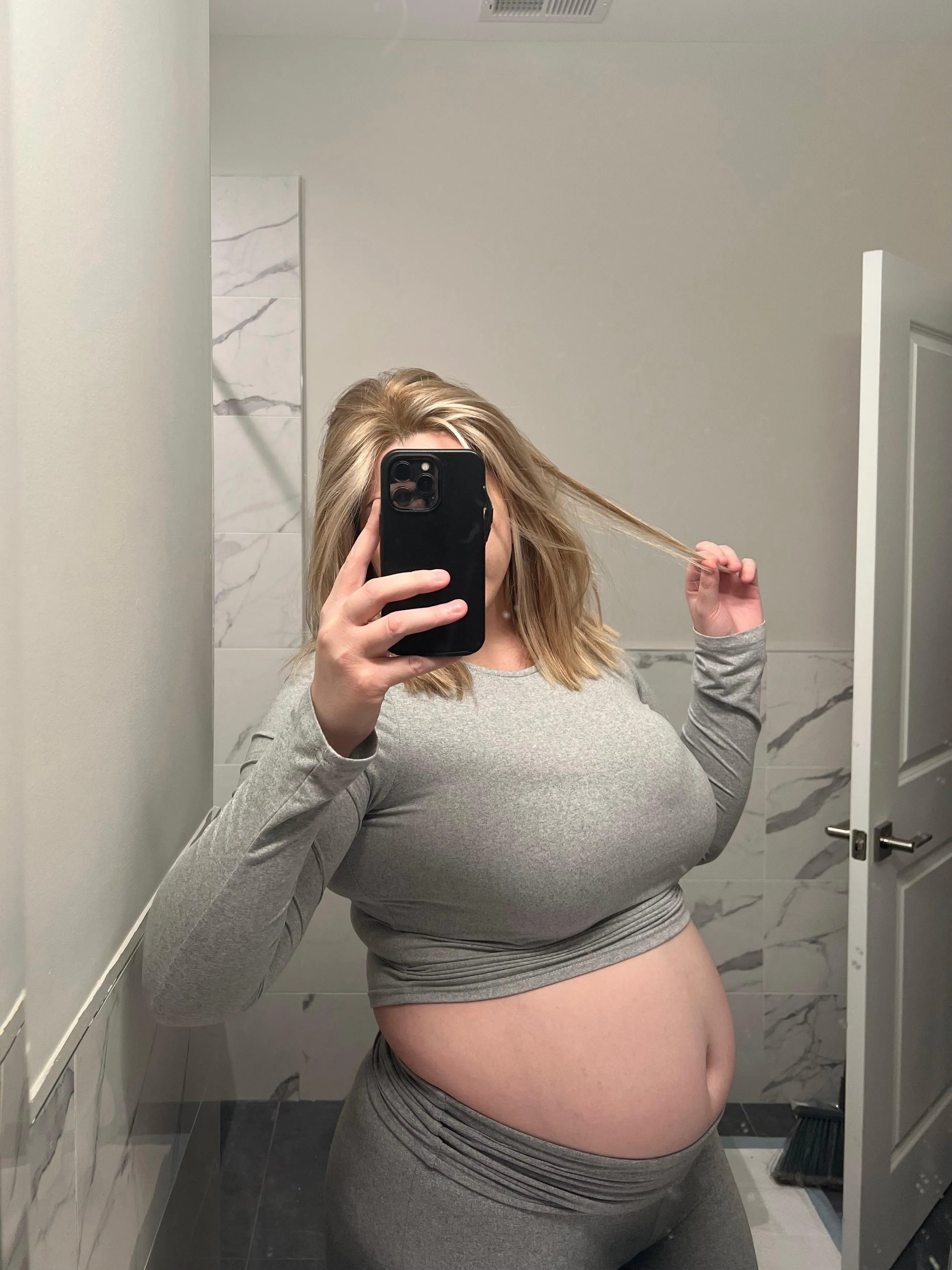 I was on my way out to the gym and had to snap a picture real quick 😎😍