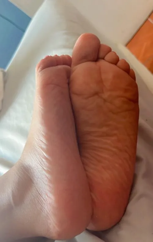 Just some yummy, tiny, wrinkly soles in bed.