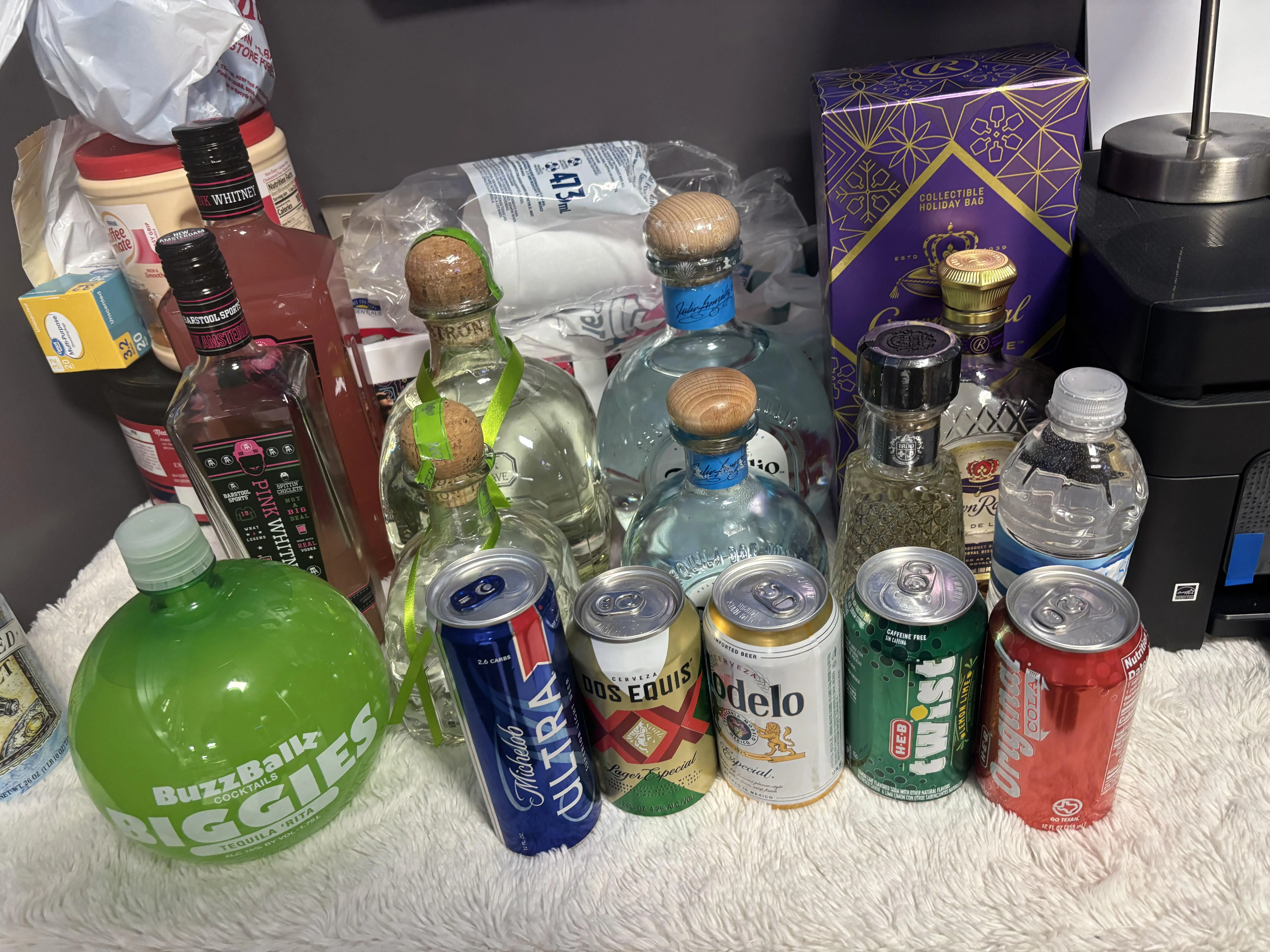 LUNAS BOUTIQUE ‼️FREE DRINKS ON THE HOUSE COME ON BY AND HAVE SOME FUN COUPLES ARE FREE‼️‼️