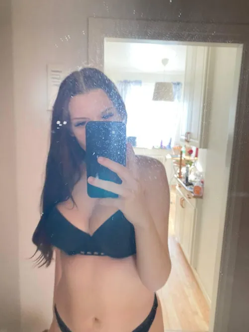 må jeg få din pik mellem mine 🍒