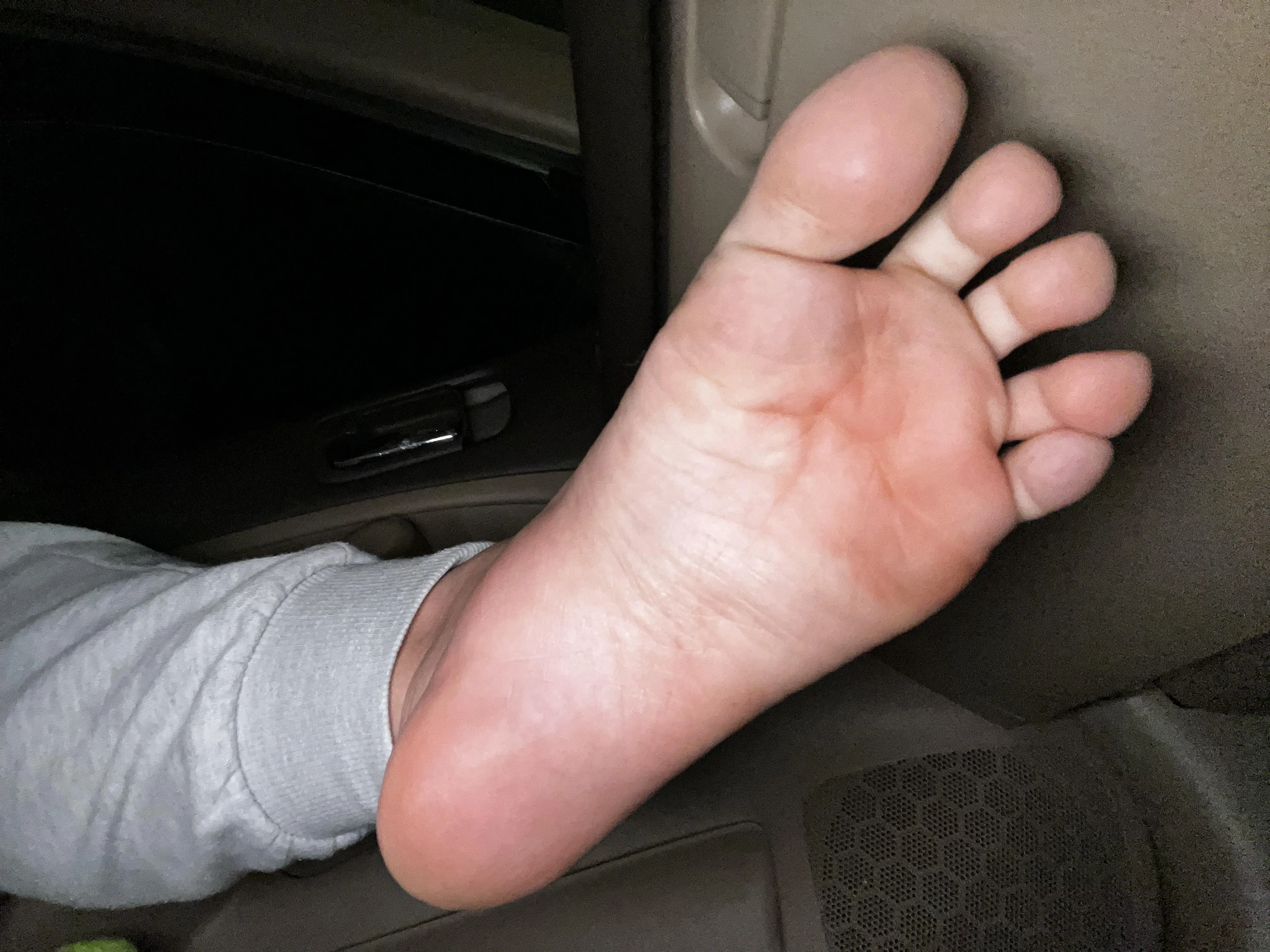 [oc] i have such cute feet💁🏻‍♀️