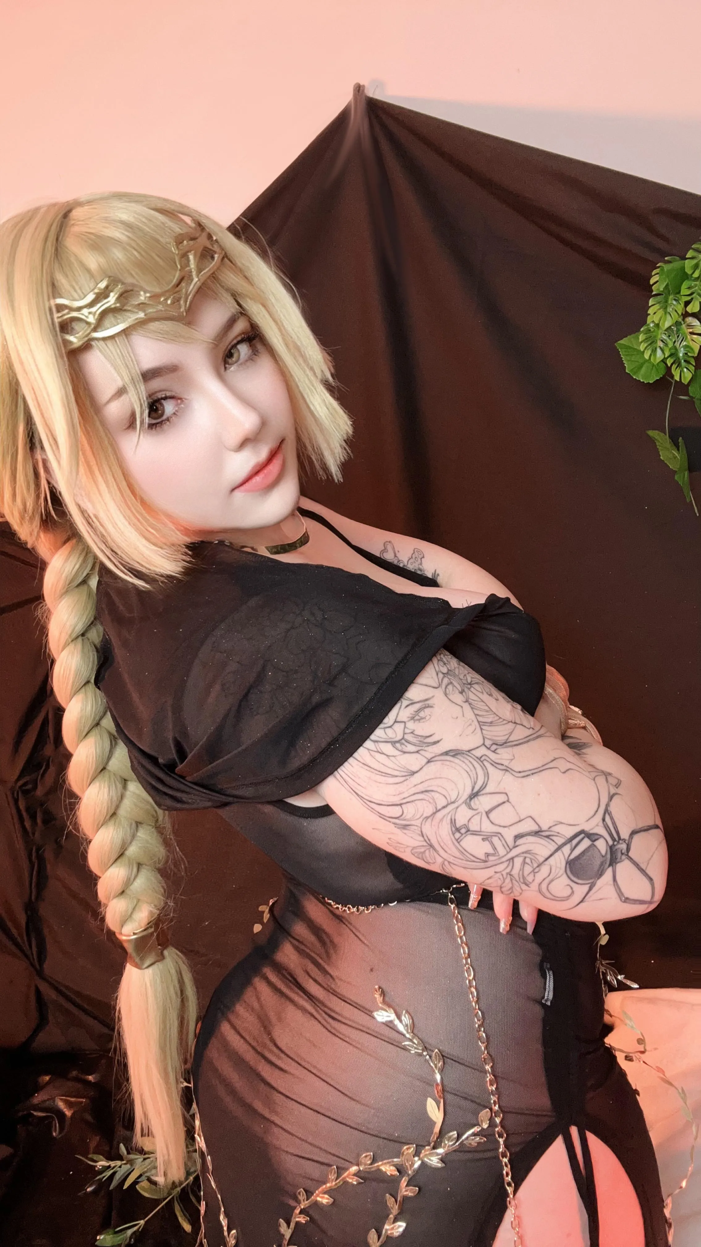 Queen Marika in a different pose (Kuroitsune)