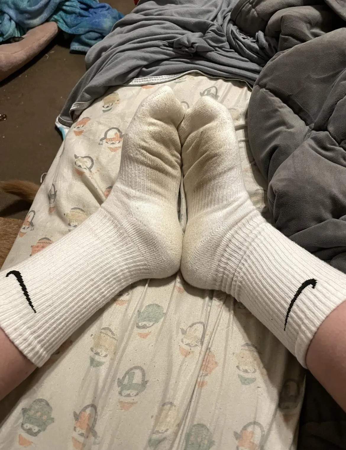 [Selling] Come bury your face in 10 days of smelly sweat socks 🥵