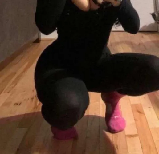 [selling] Valentine’s Day deals! Long wear socks // gym socks 6 day wear. Last call 🌸