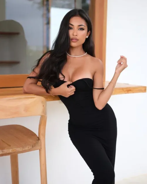 She's Gonna Win The Business Dinner