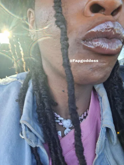 Sunlight doing it's thing 😄💋💄