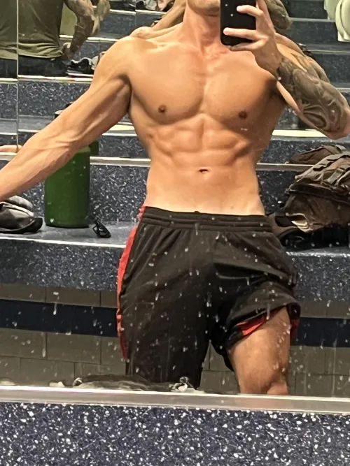 Sweaty workout! Feeling shredded at 217lbs! 😁🤭