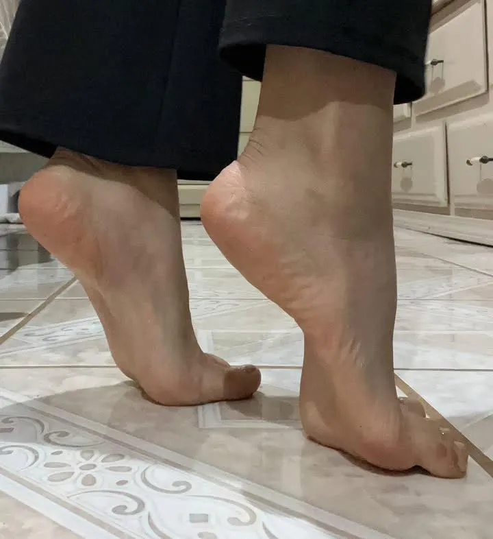 These feet deserve all your money 💅