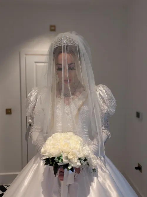 What if I told you I was wearing a flat cage underneath this outfit? 🤭