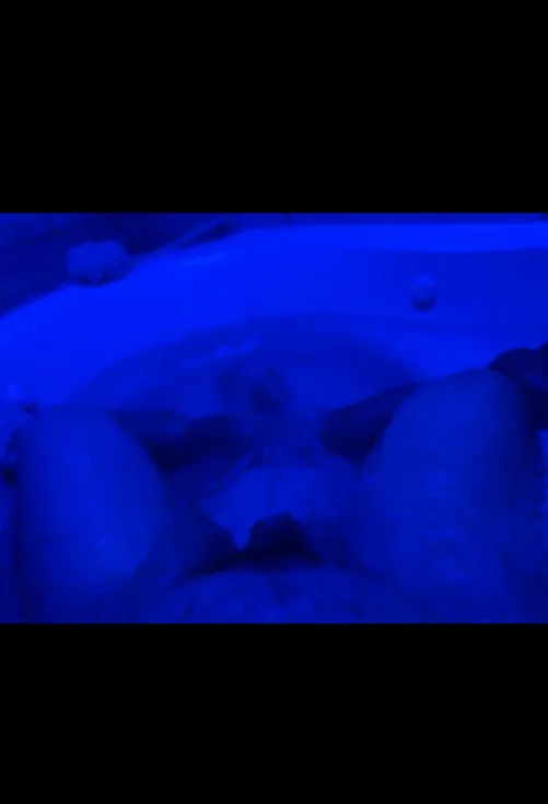 Who likes jacuzzi’s ?😜