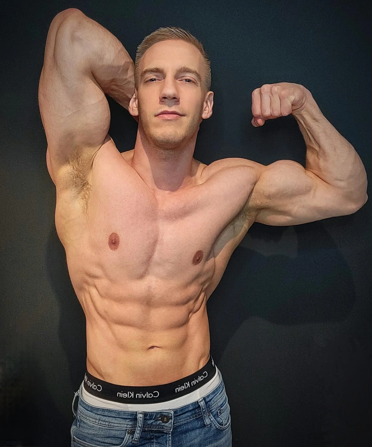 Would you touch this bicep 💪🏼😏..?