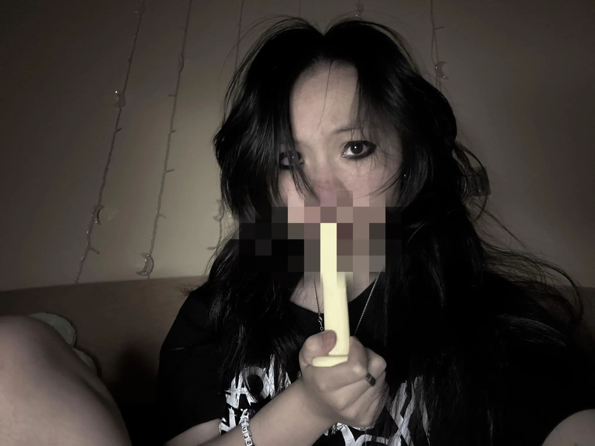 you’re not even worthy to see my lips. how pathetic.