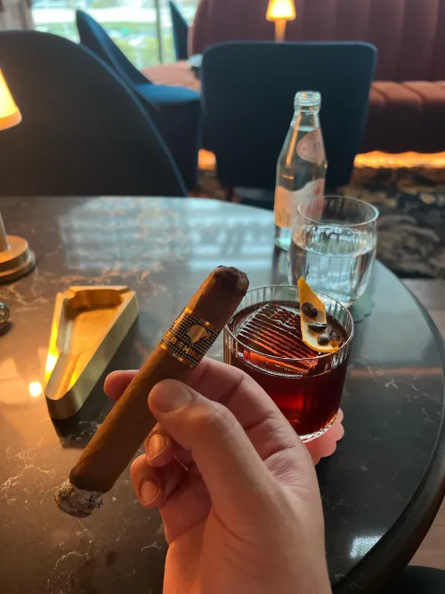 Couldn’t resist, just had to try one from the box 😋