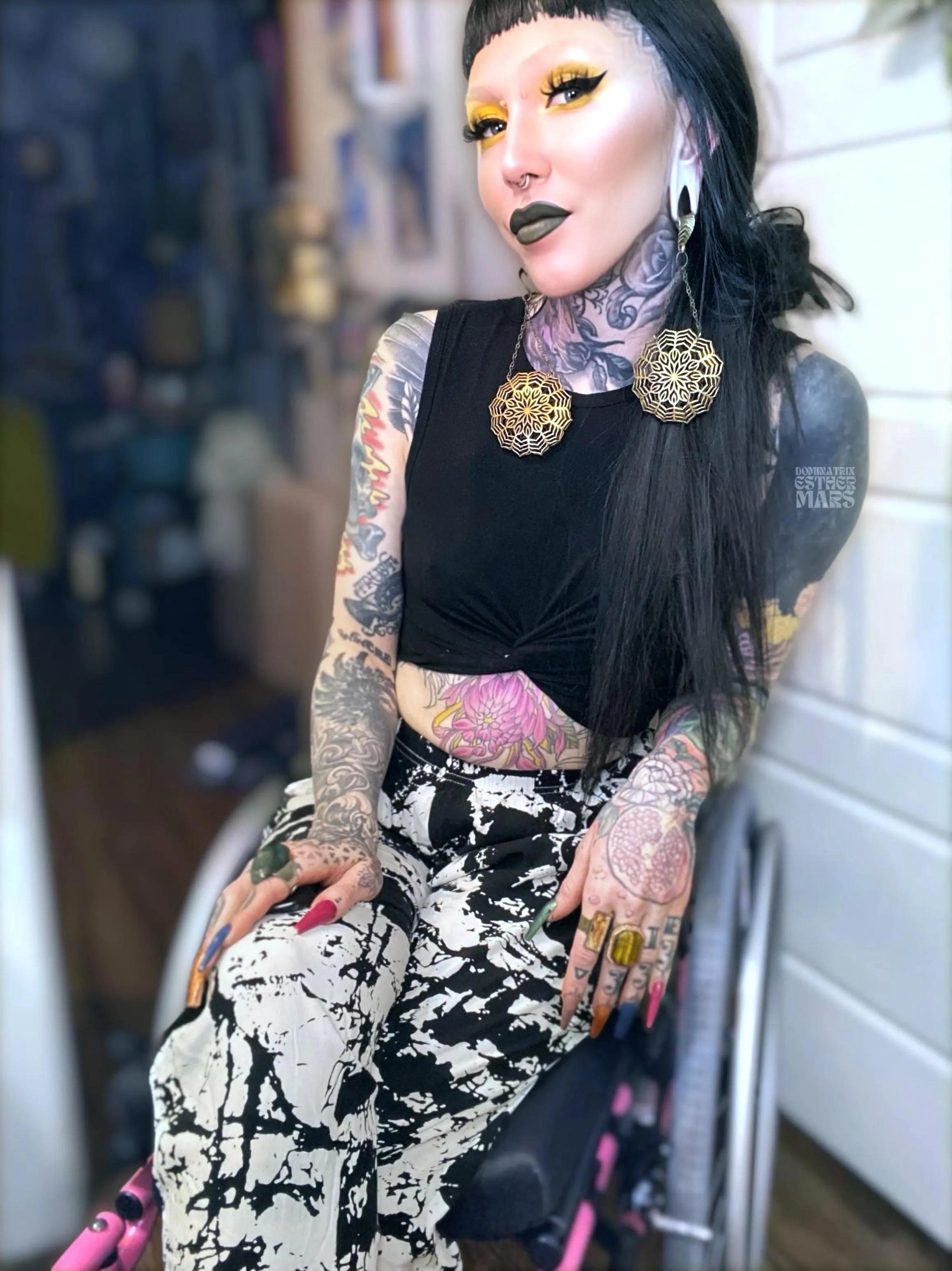 Disabled Domina with Style (EDS, POTS, AuDHD, ME+)