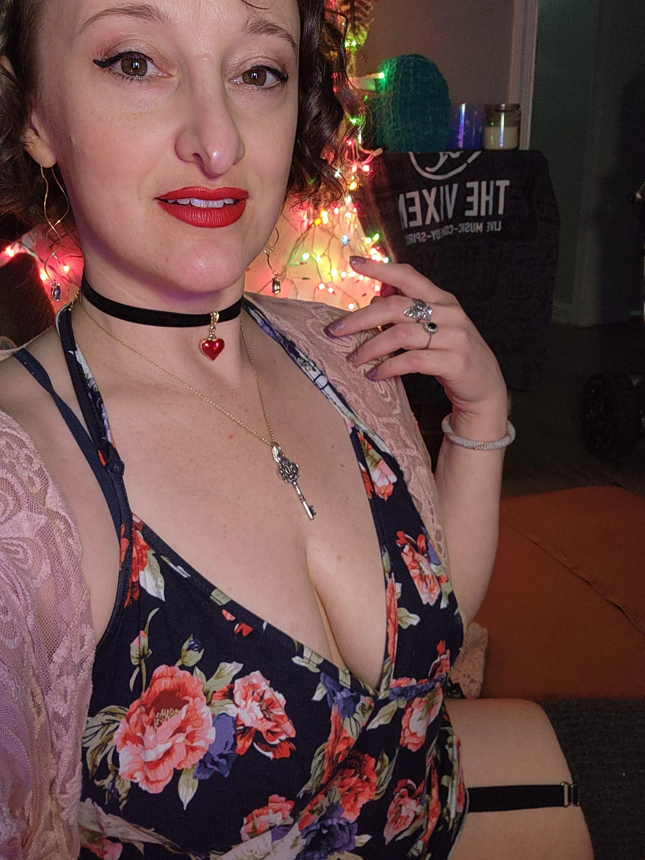 (EDS) garters go with EVERYTHING