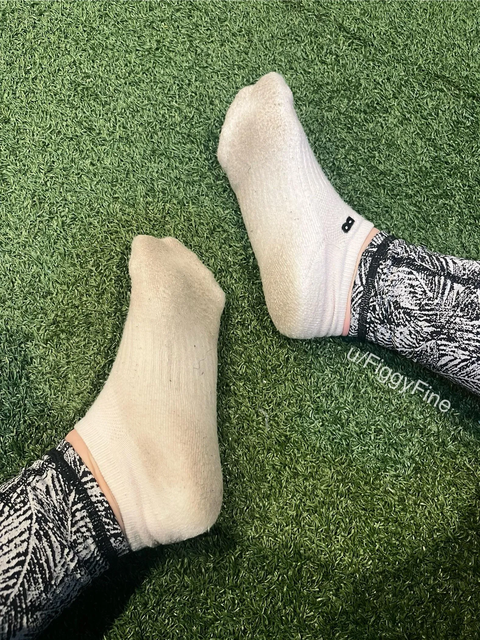 I’m back with some dirty and stinky gym socks. Do we like? 🤓