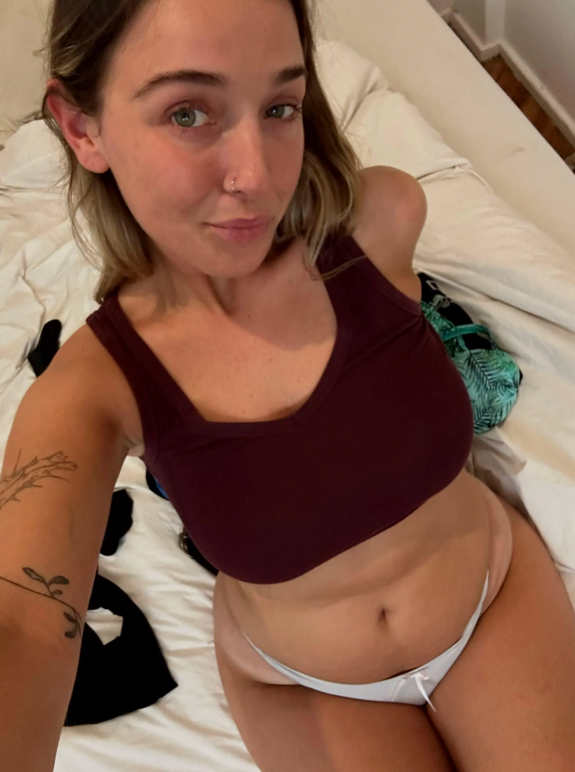 20F4M I am trying to find hung men who can play well in bed.