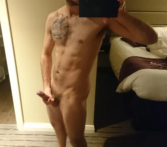 33M from the UK in El Paso for work, looking to meet DM me if interested