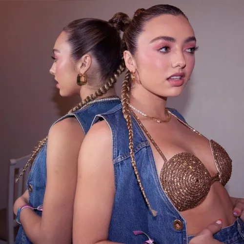 Am I crazy or does this photo of Peyton list look familiar