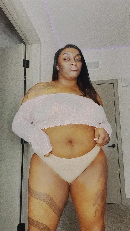 CHUBBY & pretty. Comment & tell me goodmorning <3