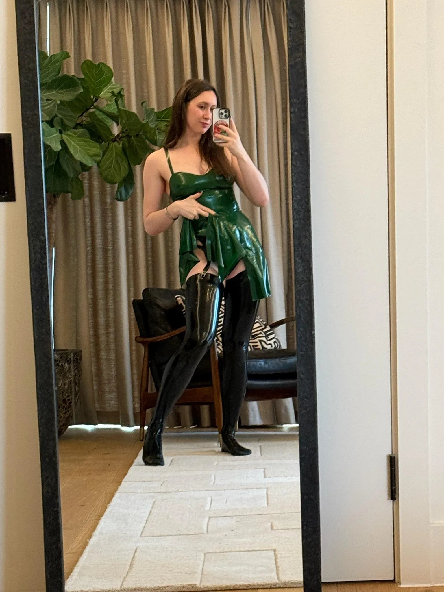 Do the back leggings go with my green dress