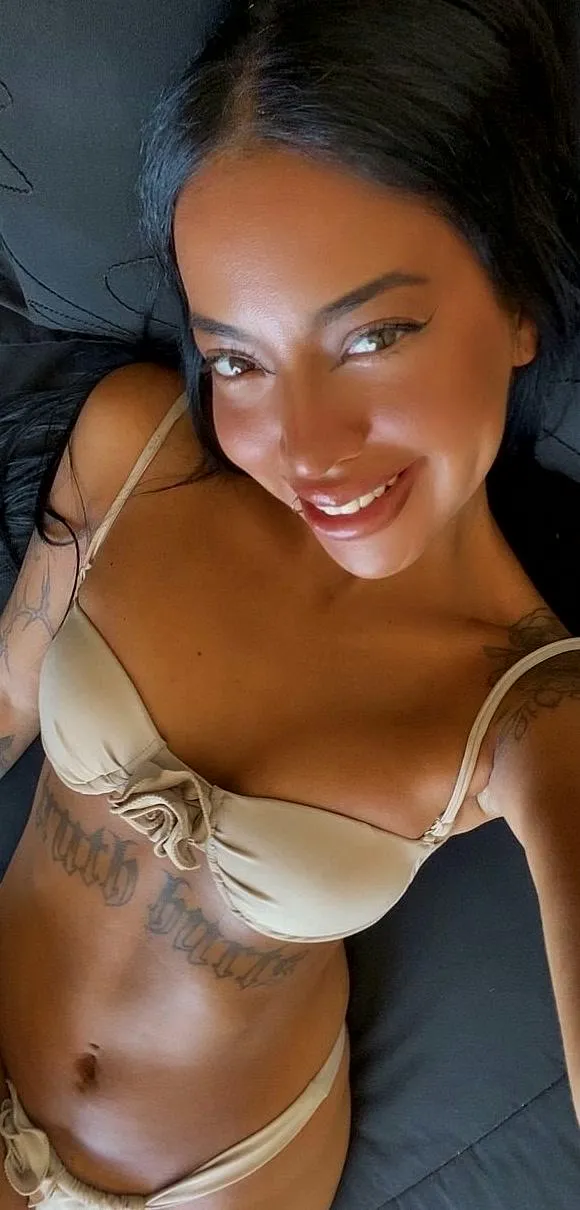 Do you like tan girls to have some fun with you?