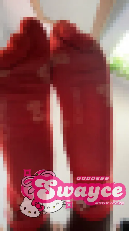 Hello kitty socks so beautiful so pixelated 😈