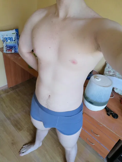 Hi im 25 yo looking for travel companion