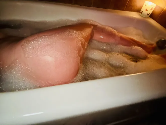 I am my own muse. My body is the canvas 🌋👩🏻‍🎨✨