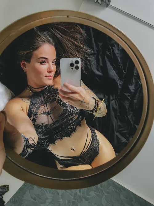 Ich mach's mir echt am liebsten vor dem Spiegel selbst 🙈🙈 Findet ihr das geil oder eher komisch?...will nicht komisch sein 🫠