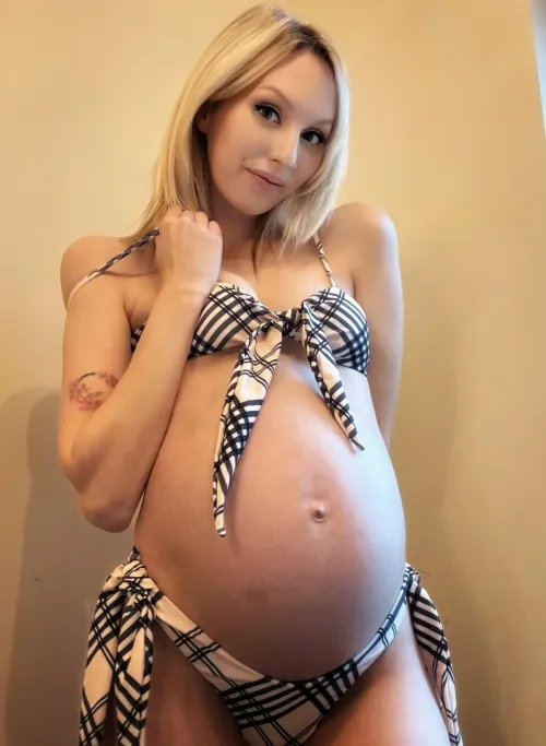 Just a reminder that there's nothing more beautiful than a preggo mom