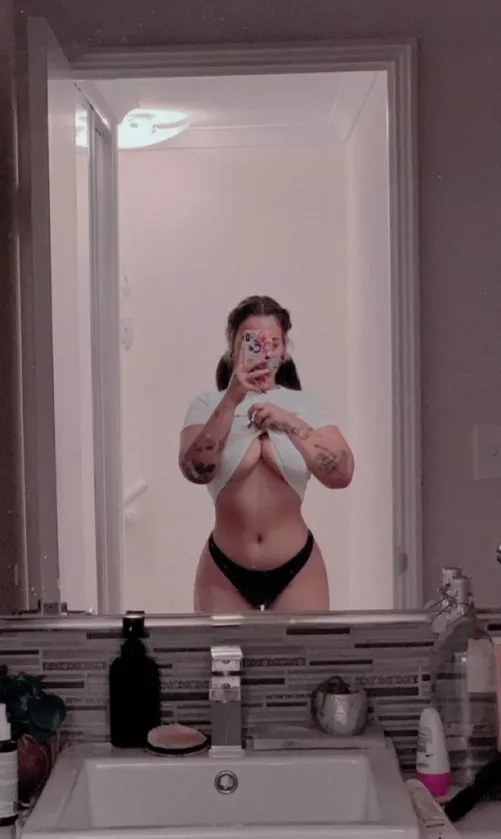 Looking for a quick fuck, preferably females or young couples