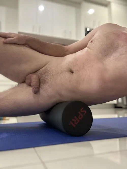 Starting my day right with a good stretch 💪